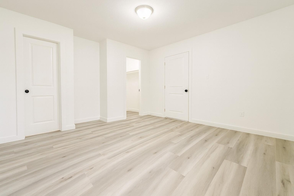 1219 Kingston Drive - Photo 4