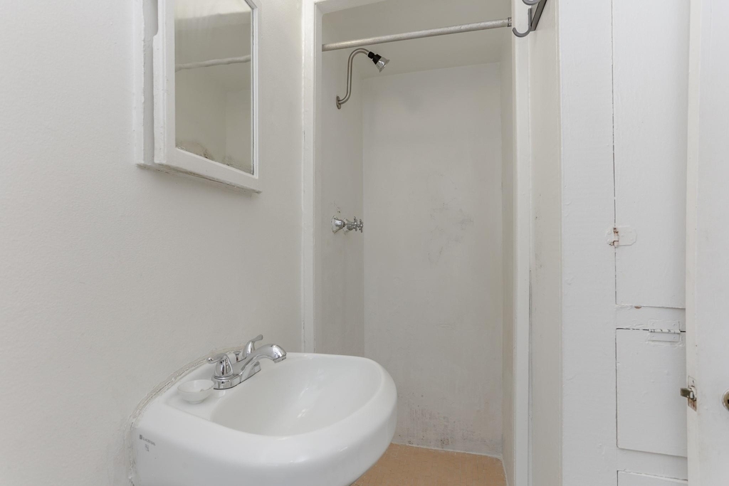 1826 1/2 W Main Street - Photo 10