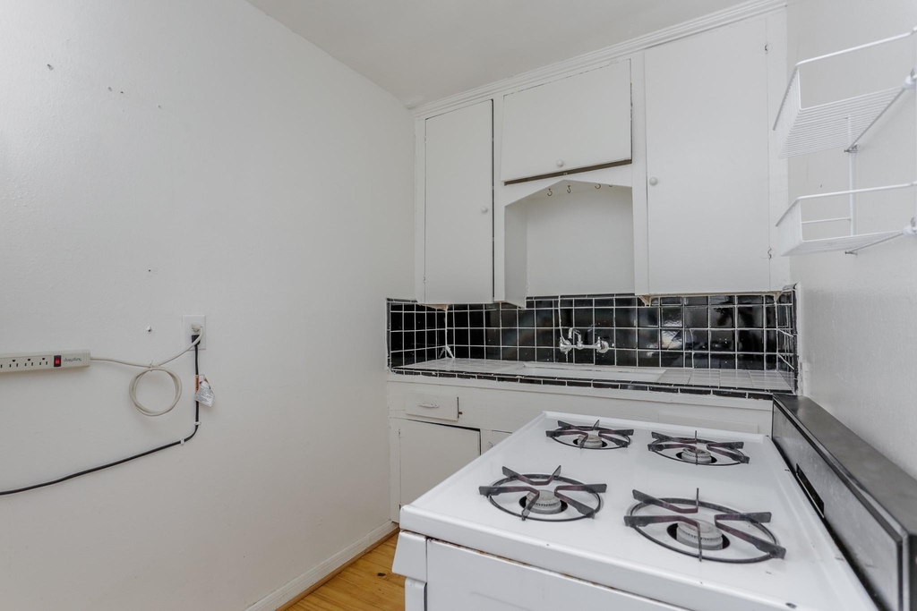 1826 1/2 W Main Street - Photo 6