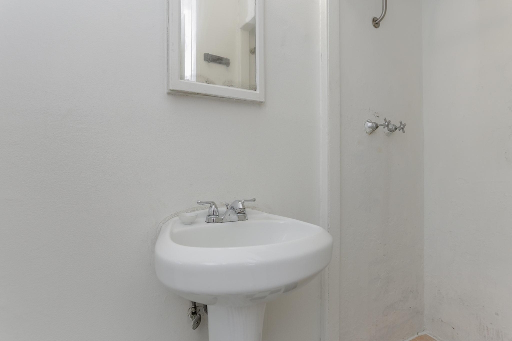 1826 1/2 W Main Street - Photo 11