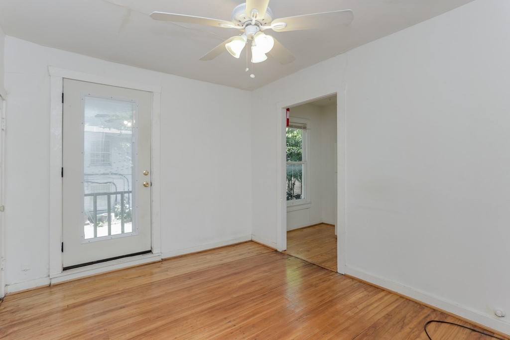 1826 1/2 W Main Street - Photo 4