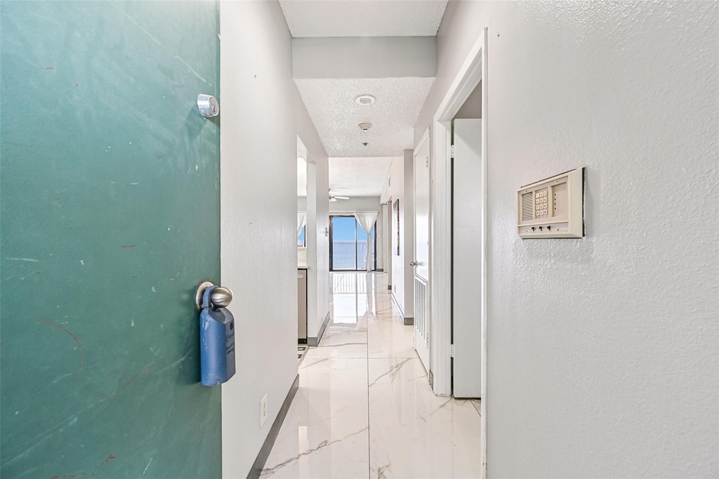 7700 Seawall Boulevard - Photo 2