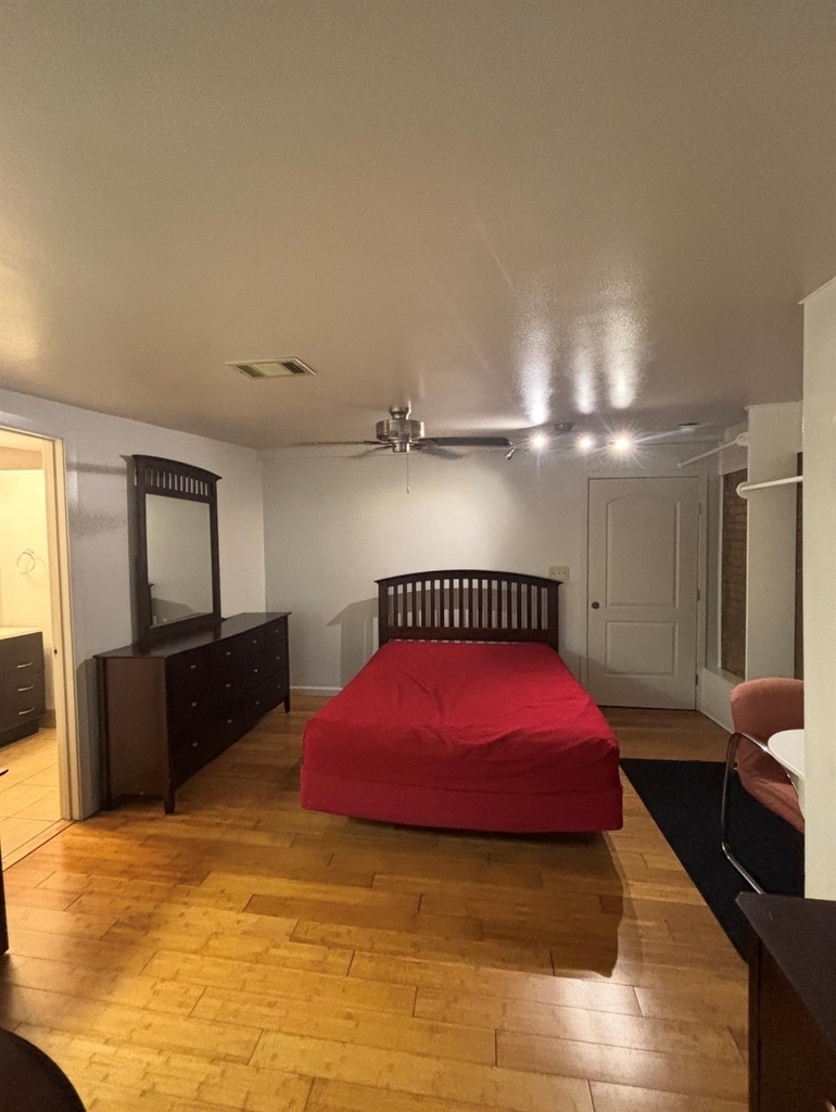 928 Main St Street - Photo 0