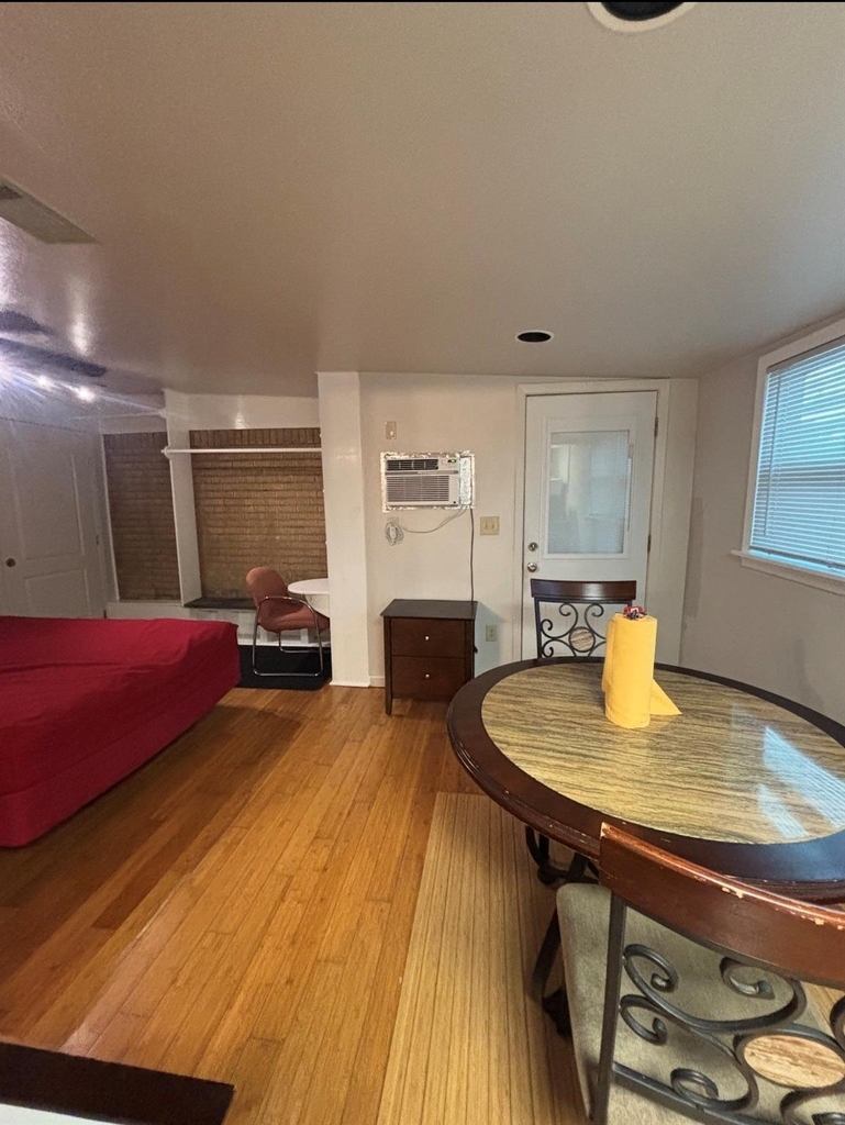 928 Main St Street - Photo 3