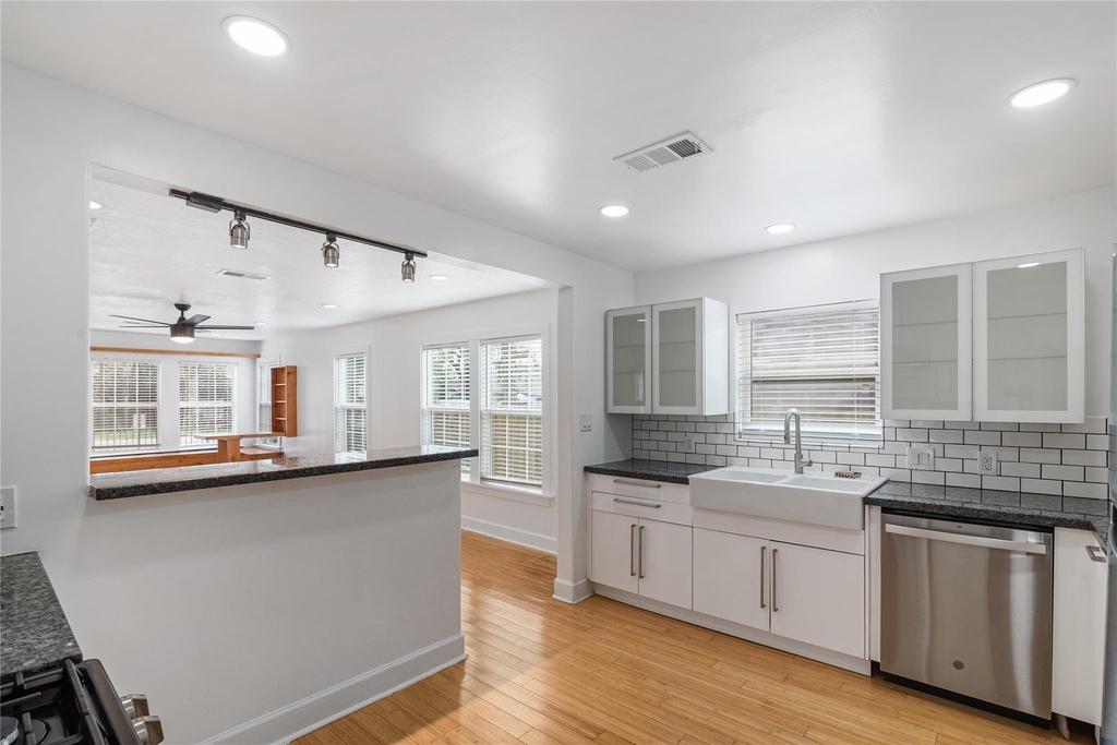 320 Coronado Street - Photo 19