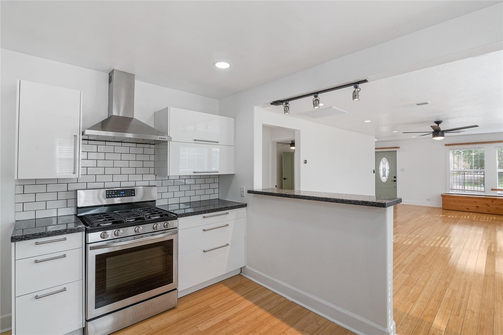320 Coronado Street - Photo 18