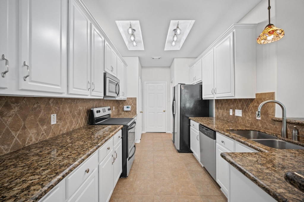35 Ledgestone Place - Photo 8