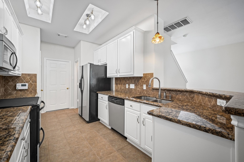 35 Ledgestone Place - Photo 7