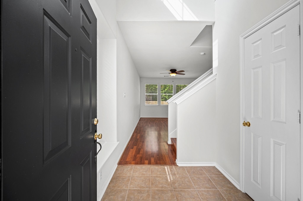 35 Ledgestone Place - Photo 4