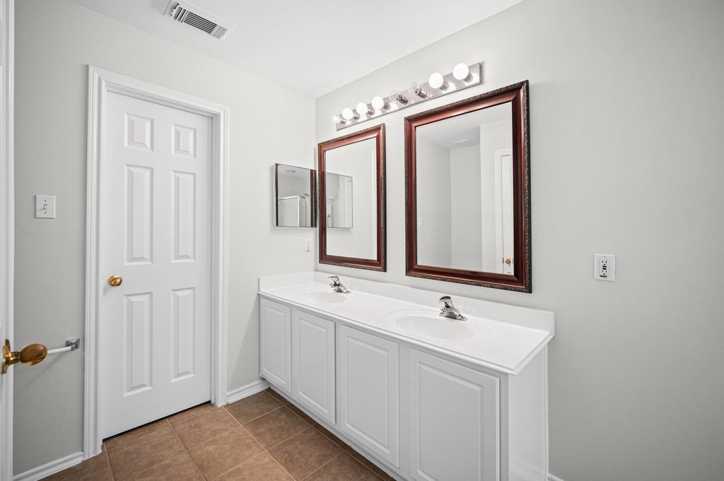 35 Ledgestone Place - Photo 15