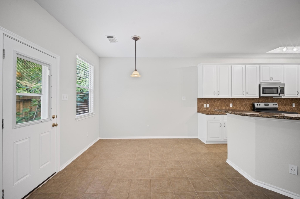 35 Ledgestone Place - Photo 10