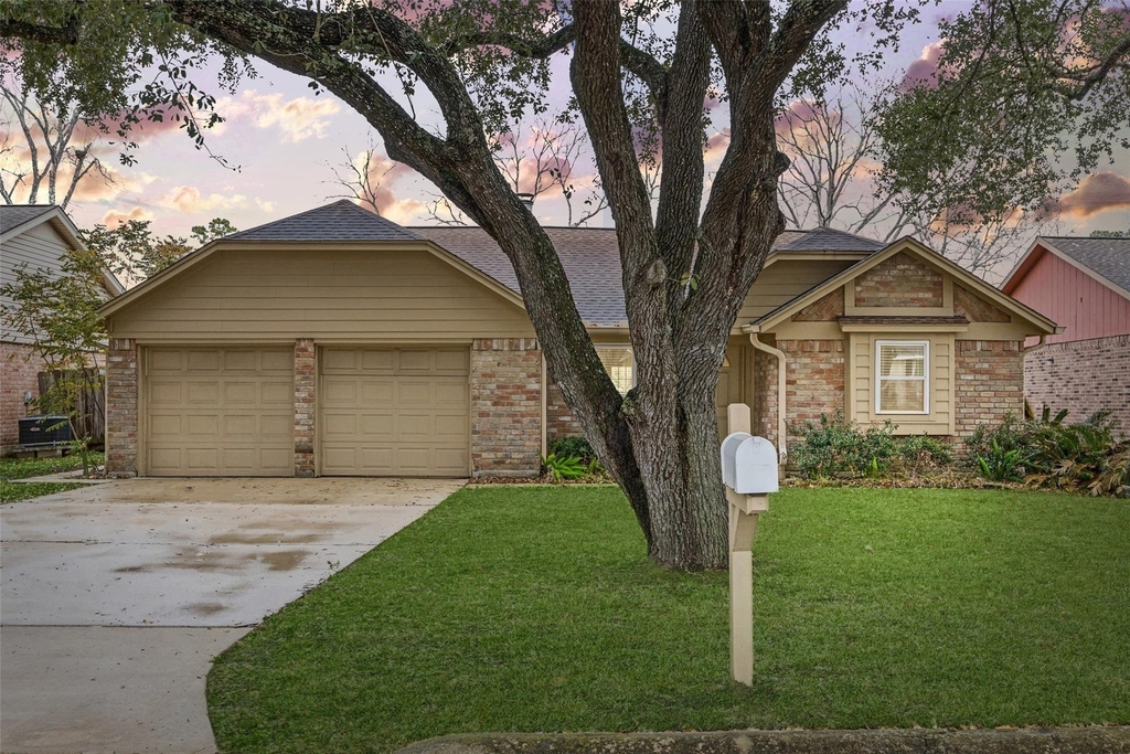 103 Brigadoon Lane - Photo 0
