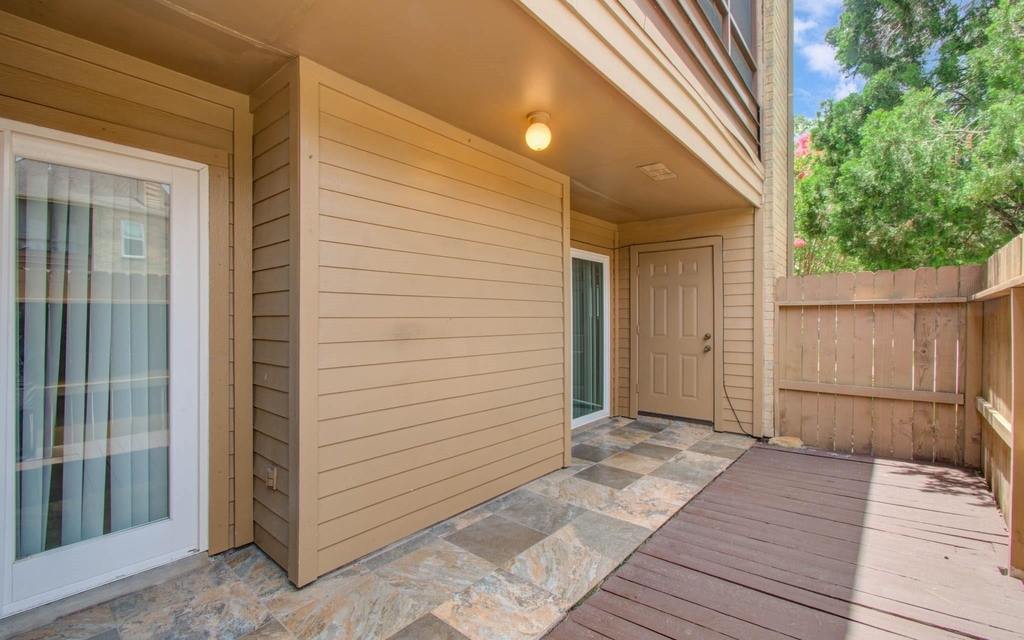 10555 Turtlewood Court - Photo 2