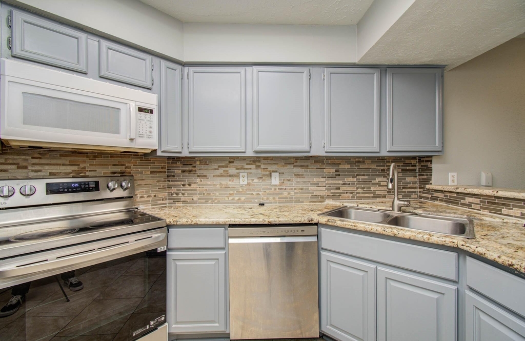 10555 Turtlewood Court - Photo 16