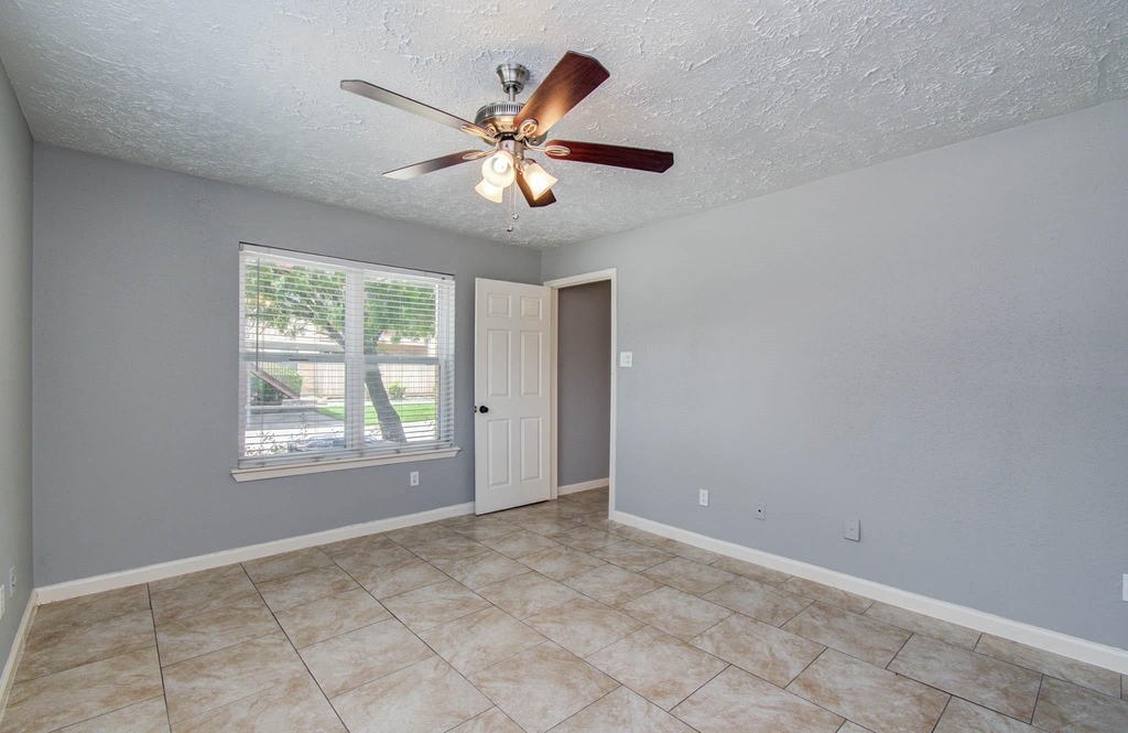 10555 Turtlewood Court - Photo 20
