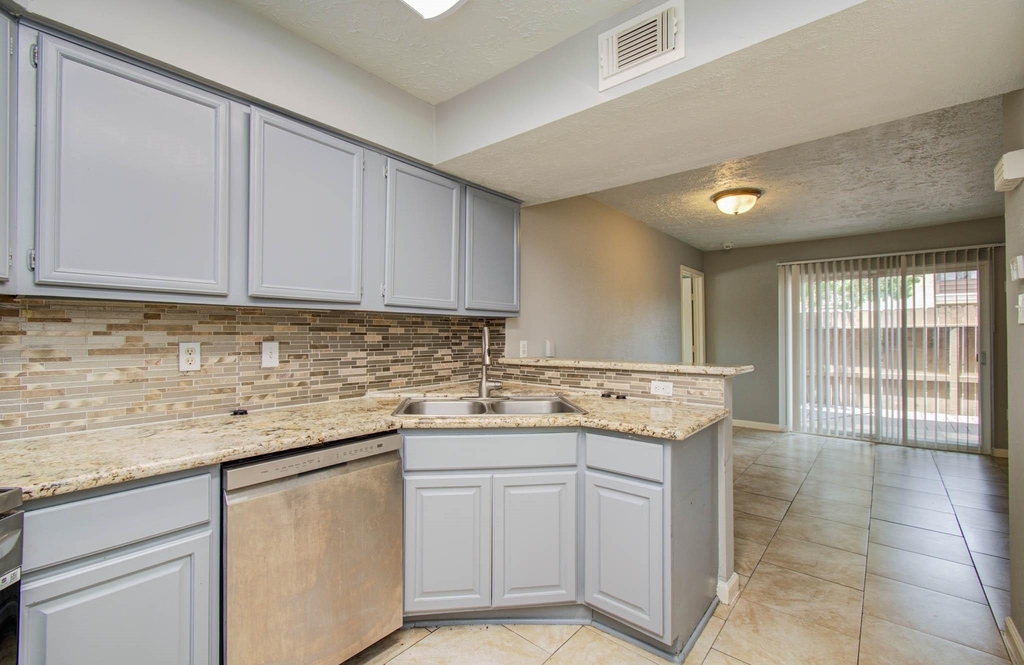 10555 Turtlewood Court - Photo 15