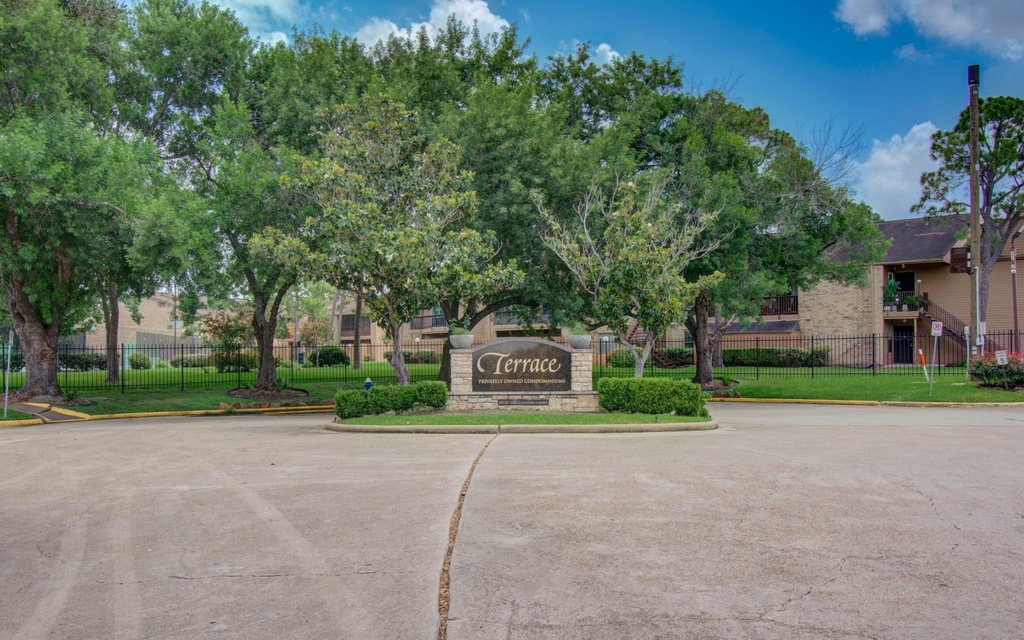 10555 Turtlewood Court - Photo 29