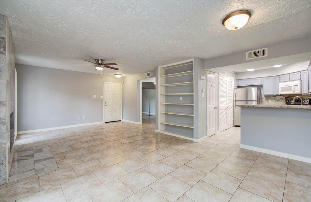 10555 Turtlewood Court - Photo 9