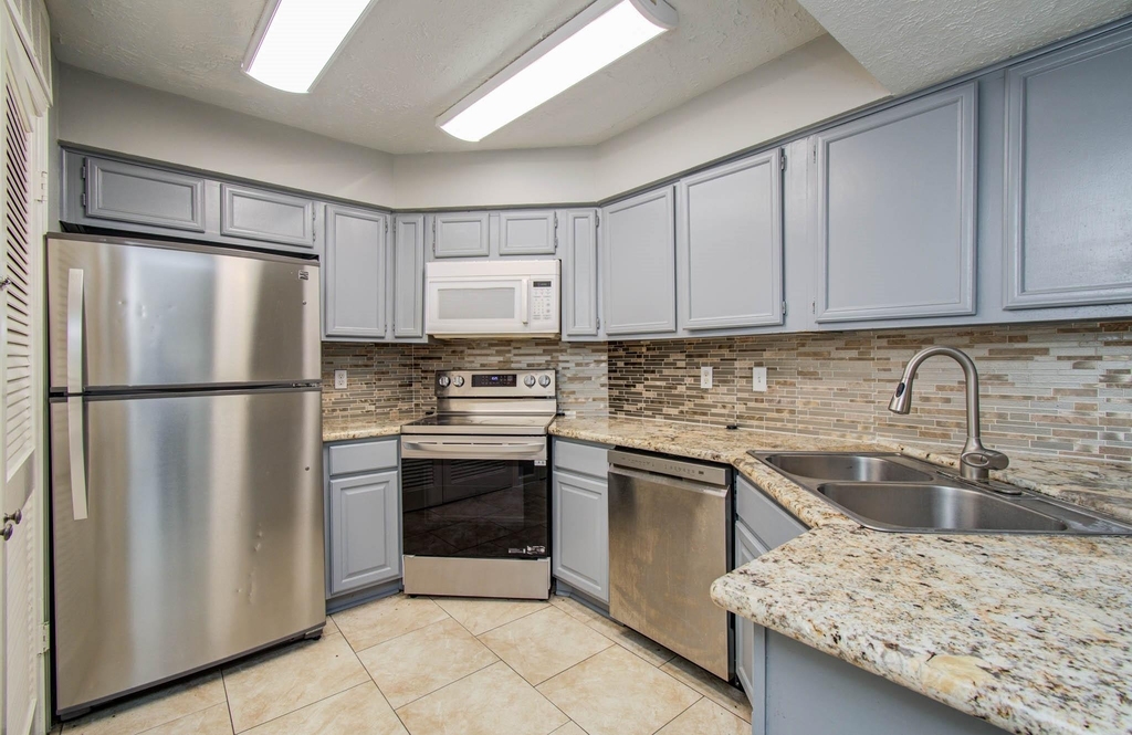 10555 Turtlewood Court - Photo 14