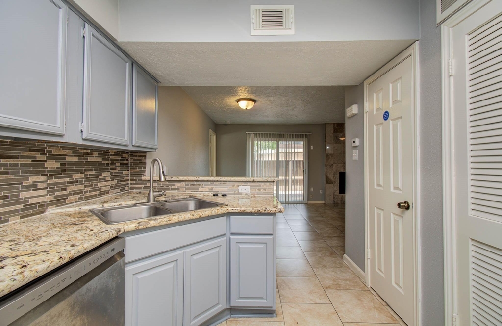 10555 Turtlewood Court - Photo 18