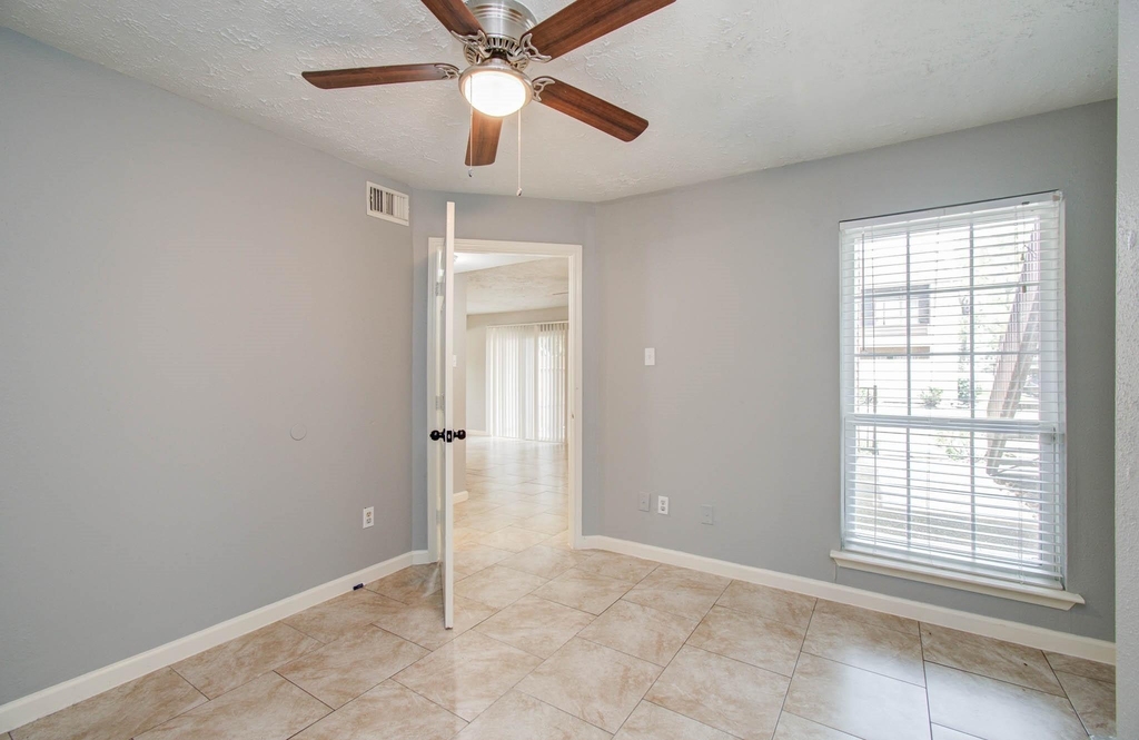 10555 Turtlewood Court - Photo 12