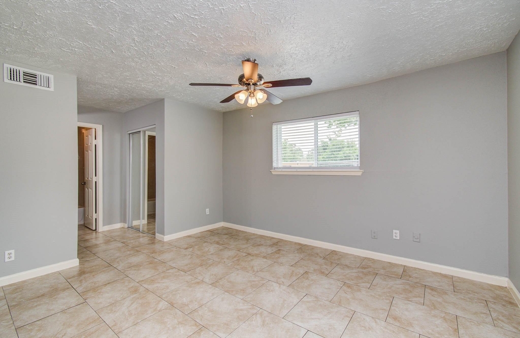 10555 Turtlewood Court - Photo 19