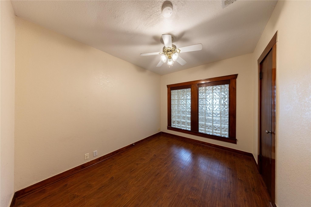 1229 W 21st Street - Photo 17