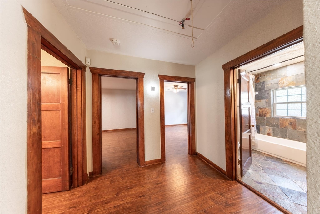 1229 W 21st Street - Photo 9