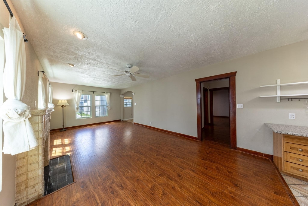 1229 W 21st Street - Photo 6