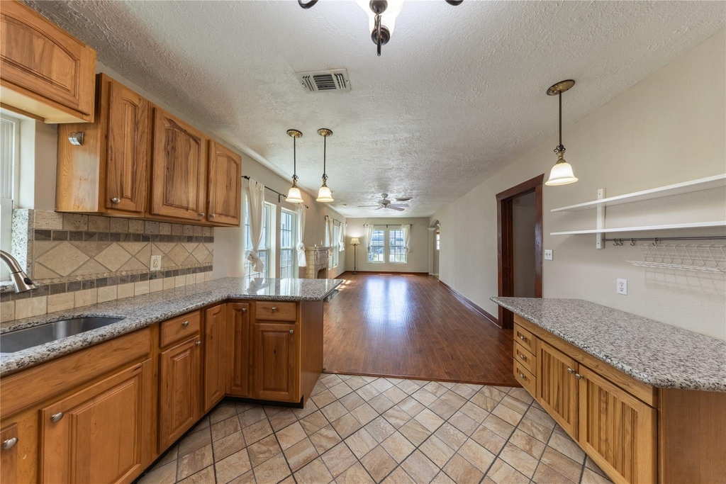 1229 W 21st Street - Photo 8