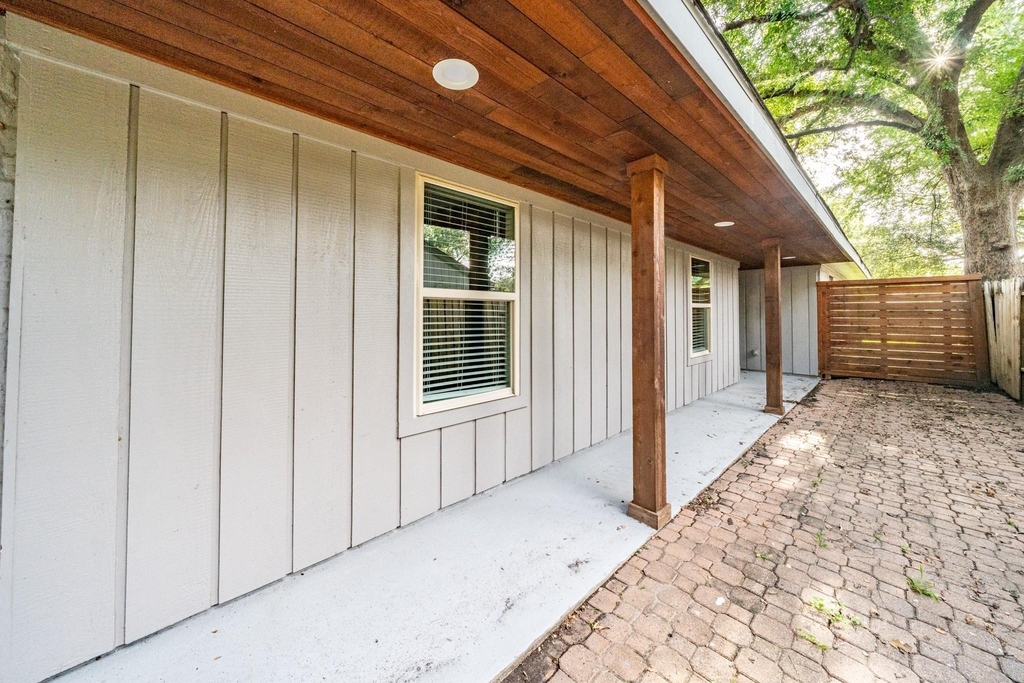 1907 Ashford Hollow Lane - Photo 7