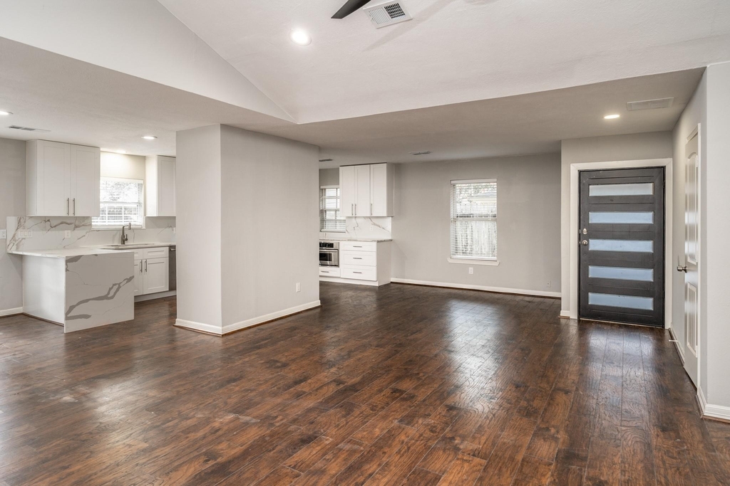 1907 Ashford Hollow Lane - Photo 9