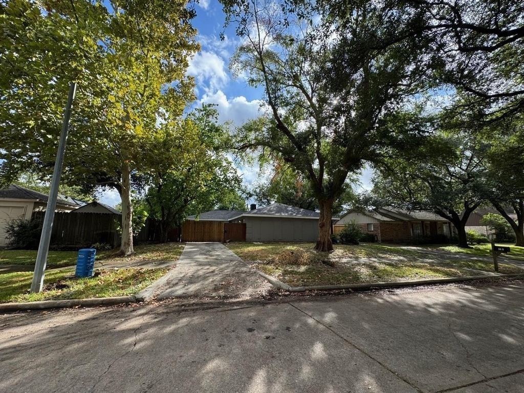 1907 Ashford Hollow Lane - Photo 4