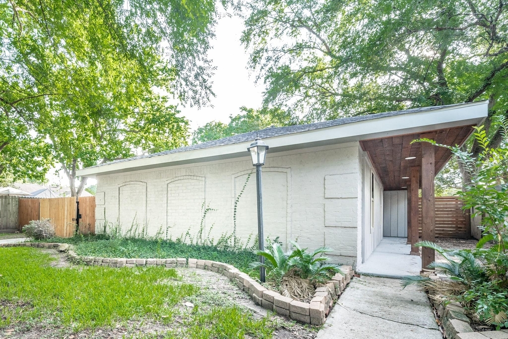 1907 Ashford Hollow Lane - Photo 6