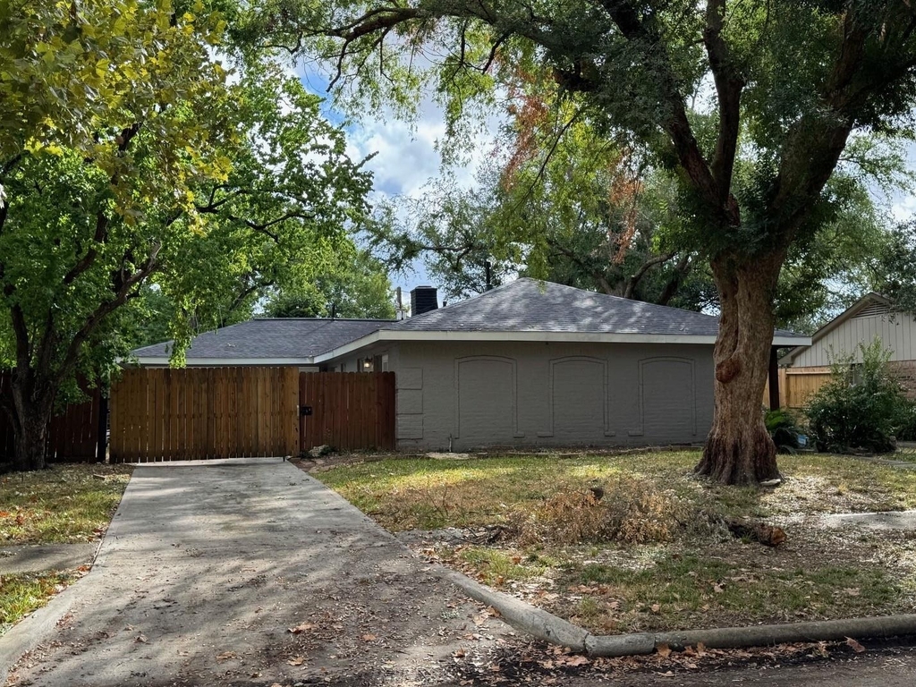 1907 Ashford Hollow Lane - Photo 2