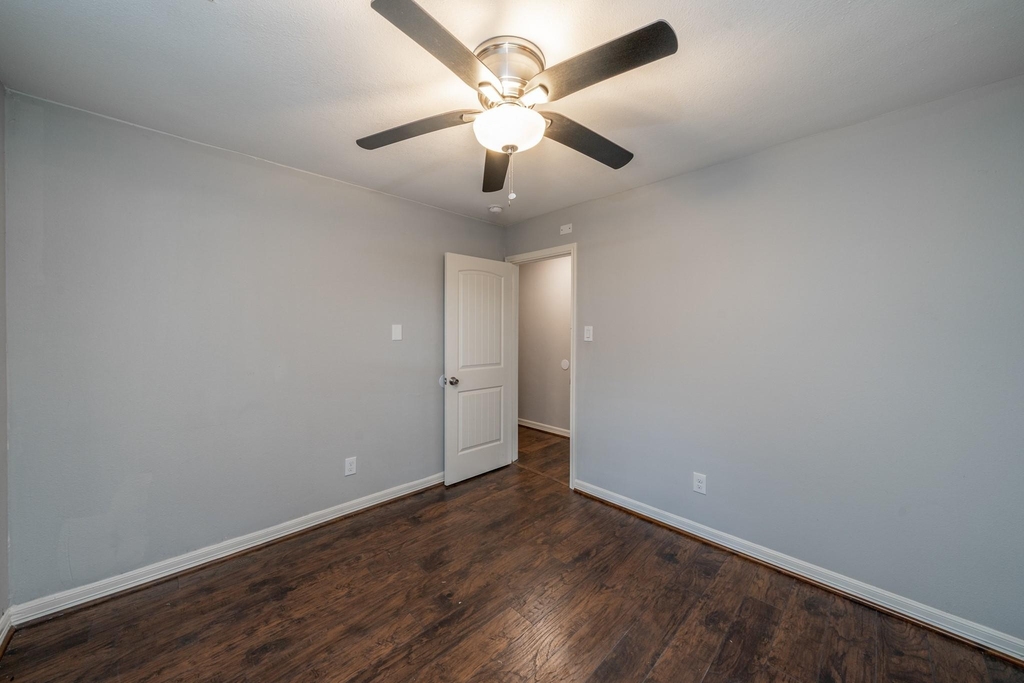 1907 Ashford Hollow Lane - Photo 16