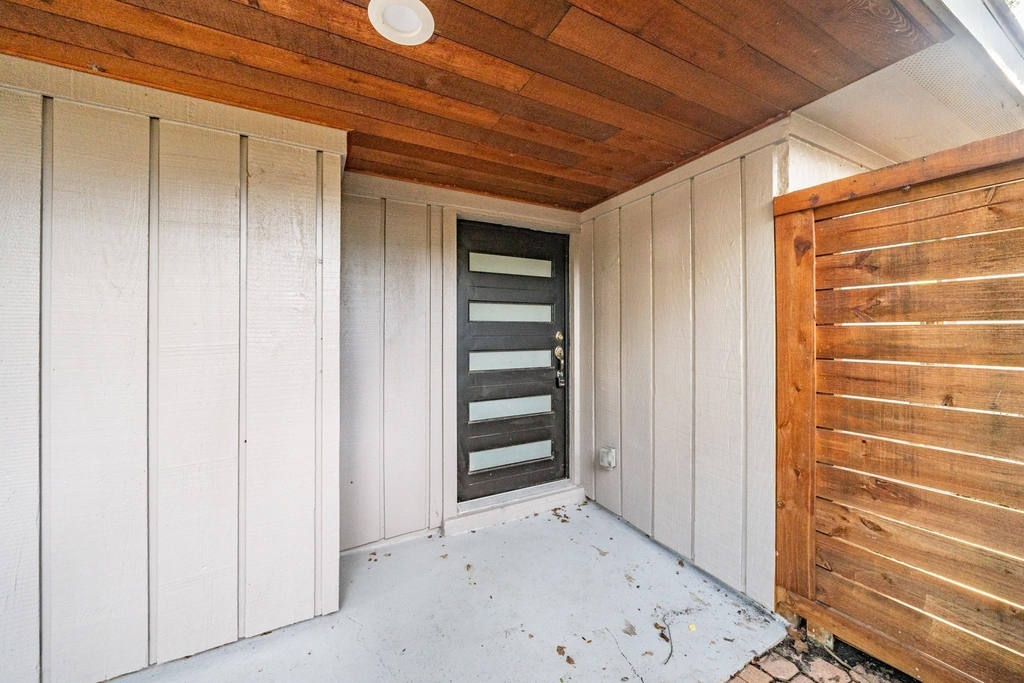 1907 Ashford Hollow Lane - Photo 8