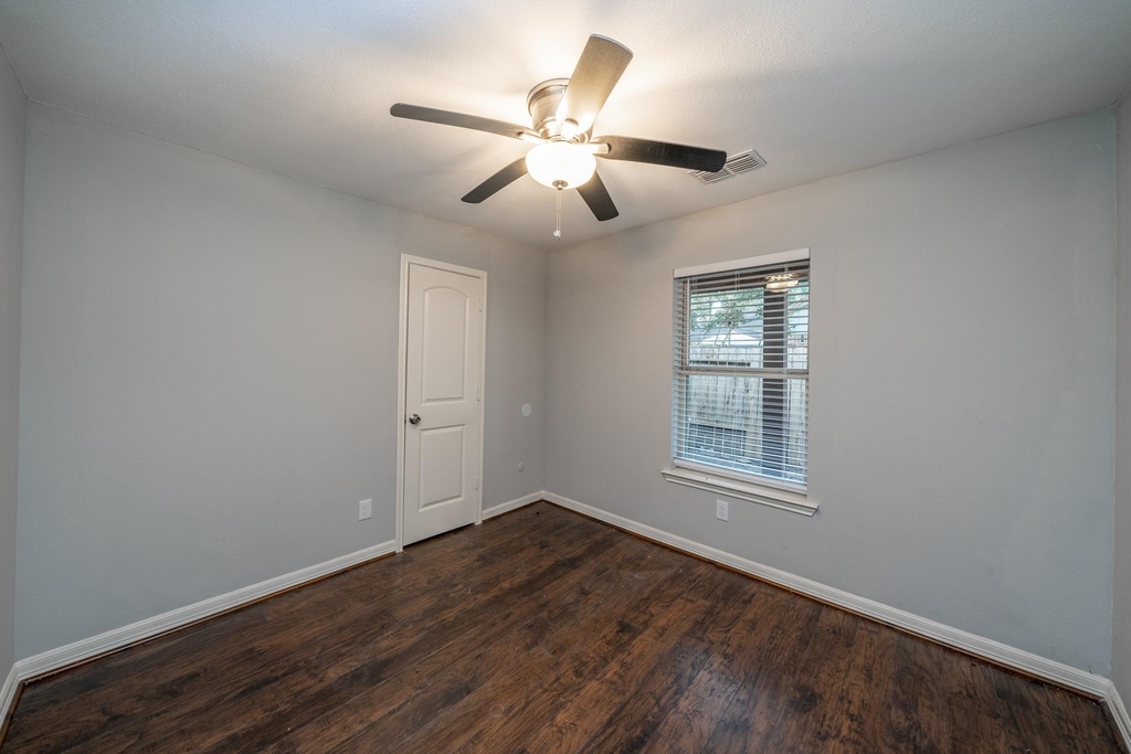 1907 Ashford Hollow Lane - Photo 17