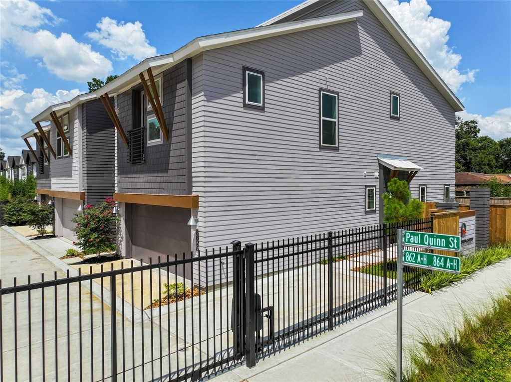 862 Paul Quinn Street Unit B - Photo 0