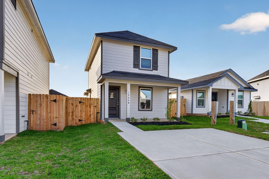 12239 Shield Crest Ct - Photo 0