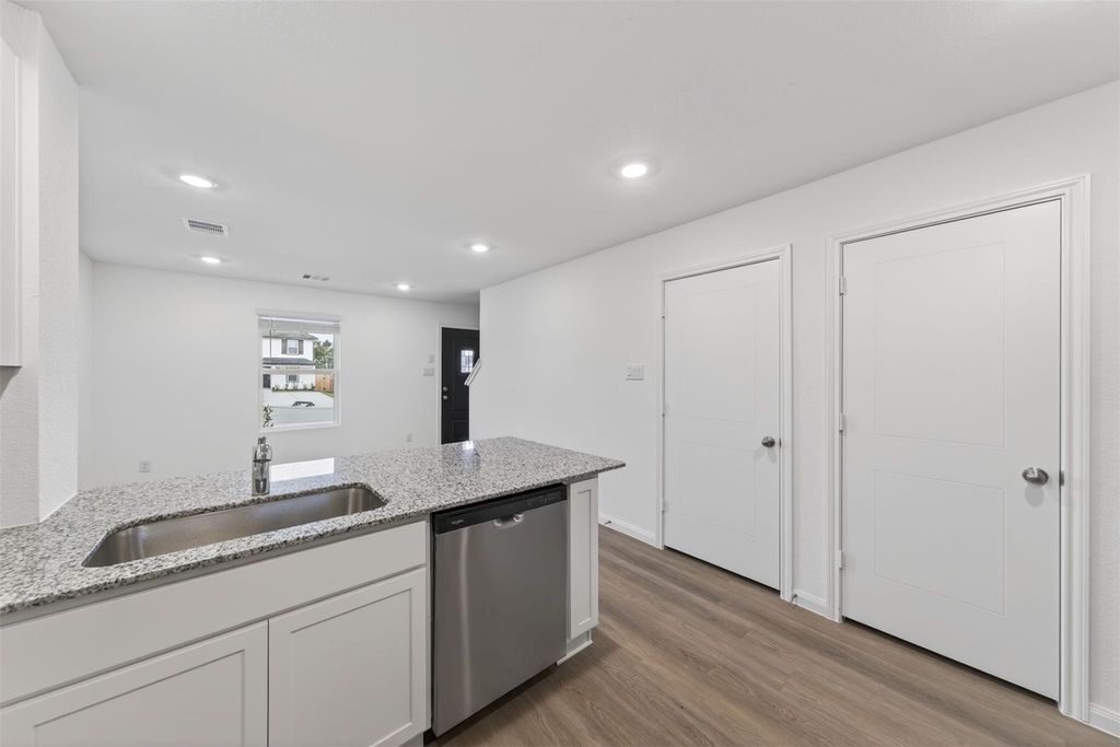 12239 Shield Crest Ct - Photo 14