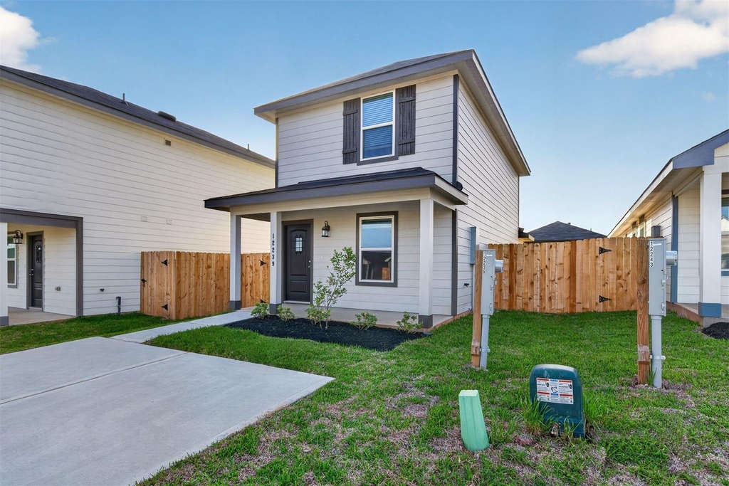 12239 Shield Crest Ct - Photo 2
