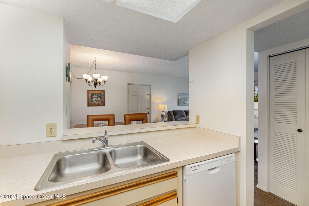 993 Sonesta Avenue Ne - Photo 10