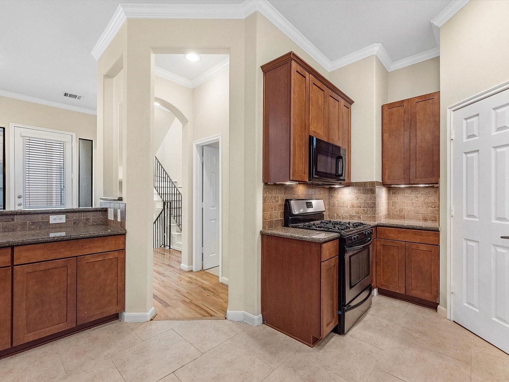 4217 Koehler Street - Photo 9