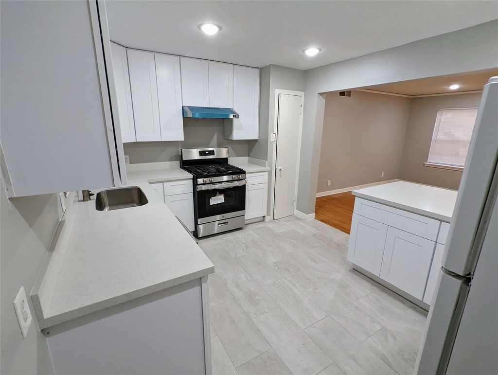 4714 Oakshire Drive - Photo 4