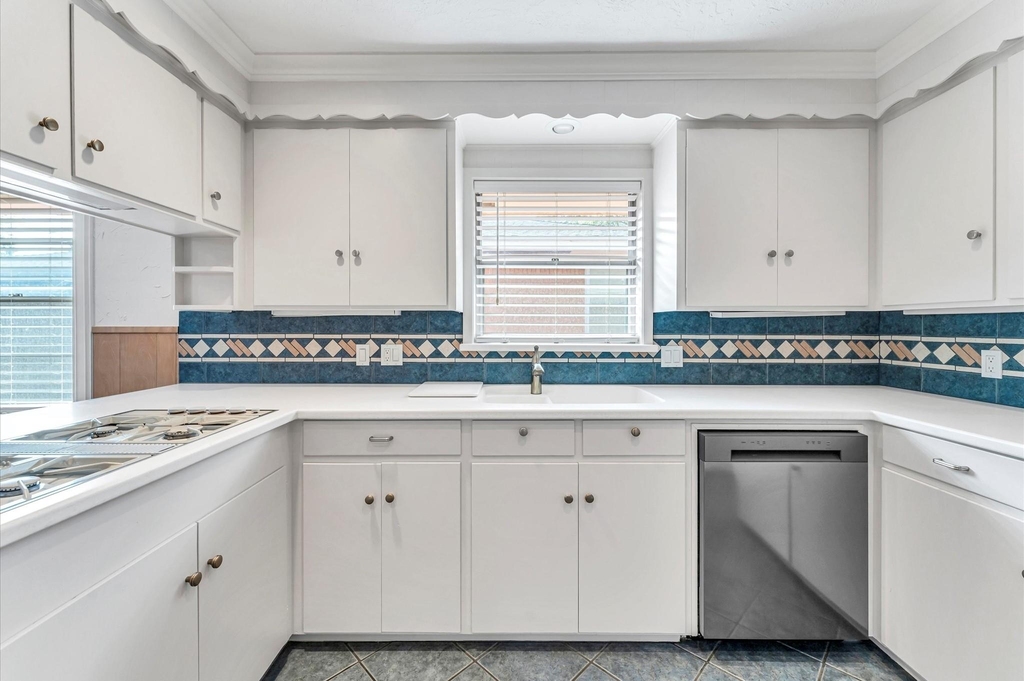 6327 Wynnwood Lane - Photo 7