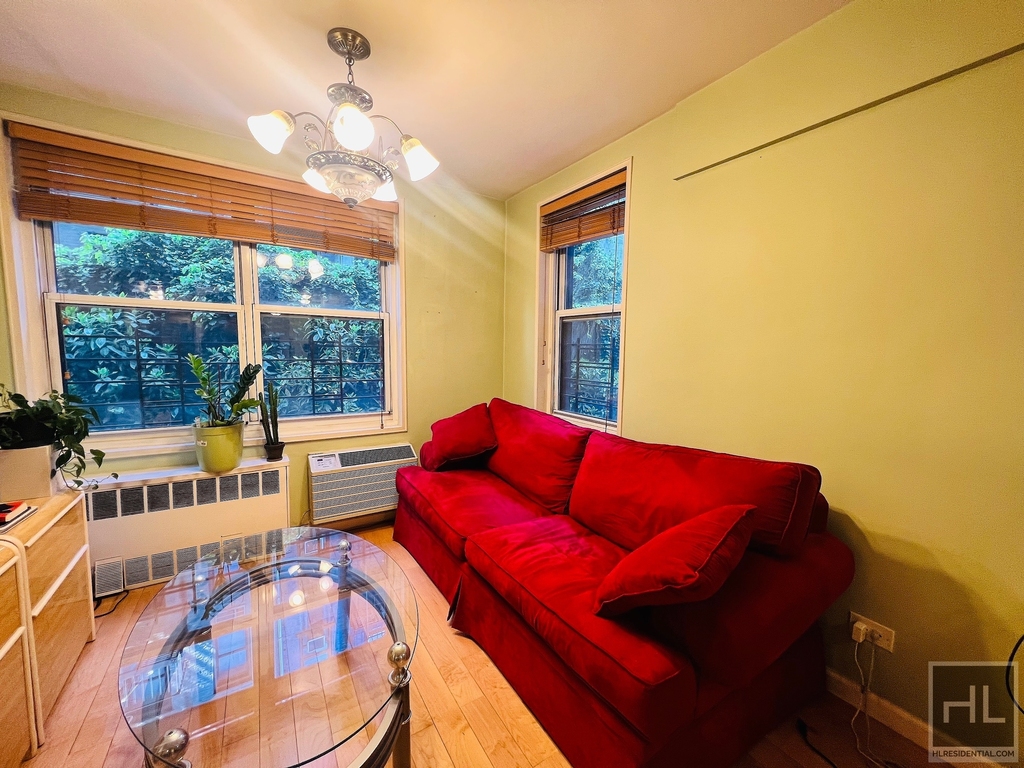 East 54th Street - Photo 0