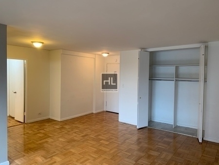 5 Avenue - Photo 2