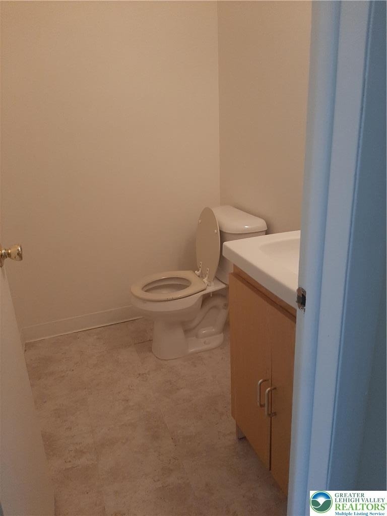 824 E 8th Street E - Photo 3