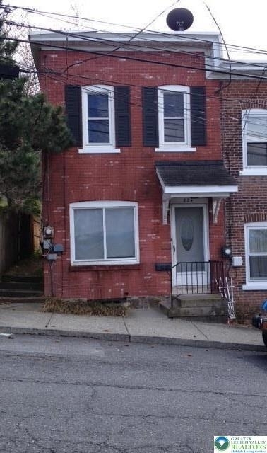 824 E 8th Street E - Photo 0